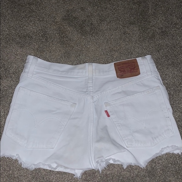 White levi shorts!!! - Picture 1 of 2
